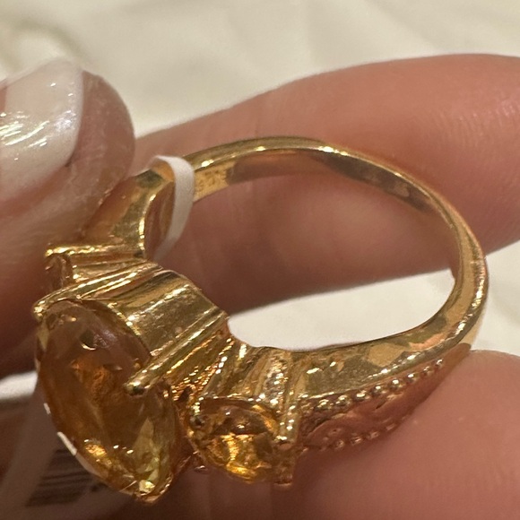 Elegant Gold Ring with Yellow Gemstones - Picture 9 of 12